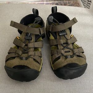 KEEN kids sandals - size US 11